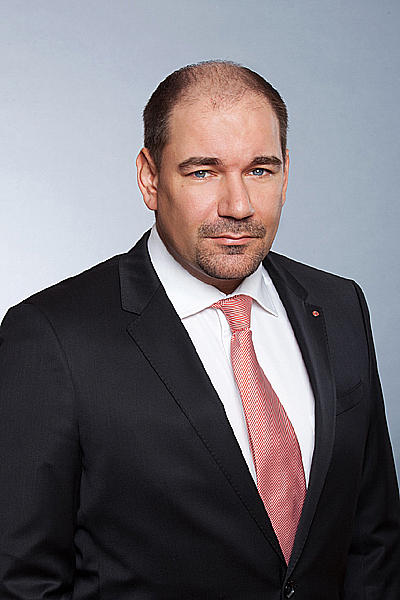 Ing. Jiří Matula se po téměř dvou a půl letech vrací do čela společnosti UniCredit Leasing CZ, a.s.: od 5. března 2013 se stal předsedou představenstva a generálním ředitelem Ing. Jiří Matula se po téměř dvou a půl letech vrací do čela společnosti UniCredit Leasing CZ, a.s.: od 5. března 2013 se stal předsedou představenstva a generálním ředitelem