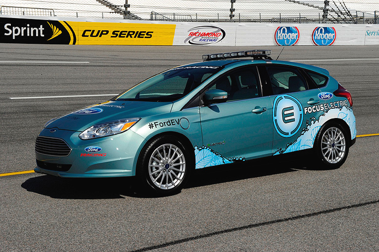 Elektromobil Ford Focus Electric se o víkendu představil jako zaváděcí vůz v závodě série NASCAR