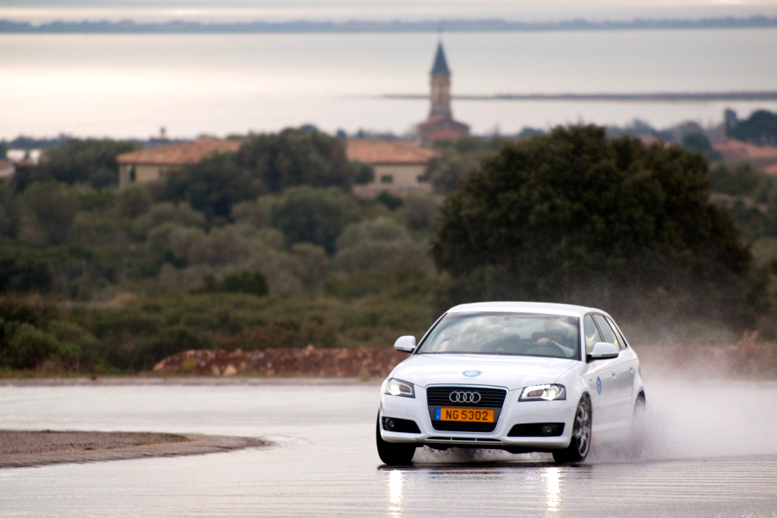 Společnost Goodyear uvedla na evropský trh novou pneumatiku UltraGrip 8 Performance. Společnost Goodyear uvedla na evropský trh novou pneumatiku UltraGrip 8 Performance.
