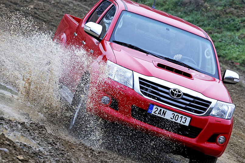 Nová Toyota Hilux obstála při náročném testu soutěžního jezdce Martina Macíka