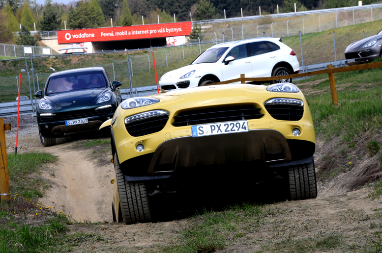 Porsche World Roadshow 2012 pro české zákazníky letos 13. května na závodním okruhu Formule 1 na Hungaroring!