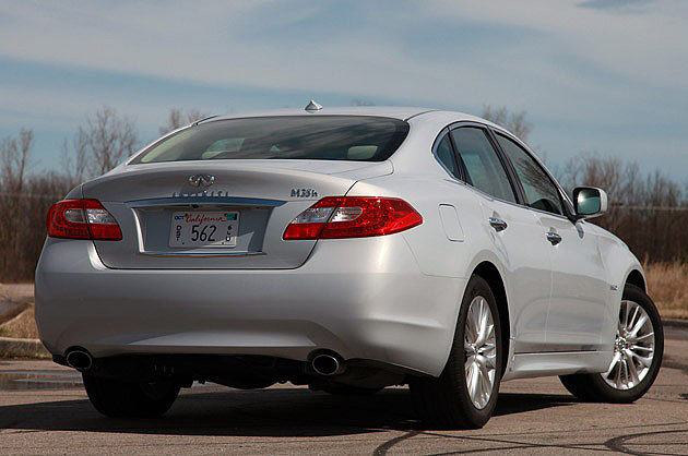 Infiniti, japonský výrobce luxusních výkonných automobilů, potvrdil snížení emisí CO2 svého modelu Infiniti M35h na hodnotu 159 g/km