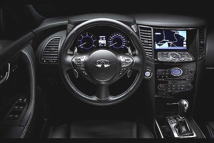 Model Infiniti FX s designem a proporcemi sportovního vozu přitahuje stále více zájemců