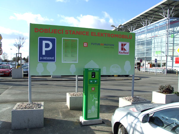 Společnost ČEZ během jednoho měsíce otevřela 10 dobíjecích stanic pro elektromobily v České republice Společnost ČEZ během jednoho měsíce otevřela 10 dobíjecích stanic pro elektromobily v České republice