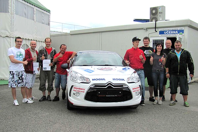 Kurz sportovní jízdy v Sosnové na autodromu Kurz sportovní jízdy v Sosnové na autodromu