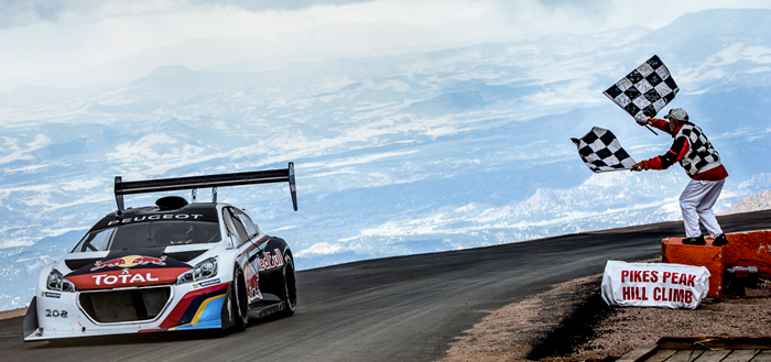 Sébastien Loeb na Peugeotu 208 T16 Pikes Peak zdolali 20 kilometrů k vrcholu Pikes Peak, za 8’13’’878