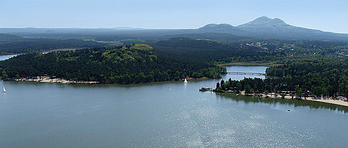 Máchovo jezero láká nejen na koupání a pláže ale i unikátní zajímavé akce v červnu a červenci