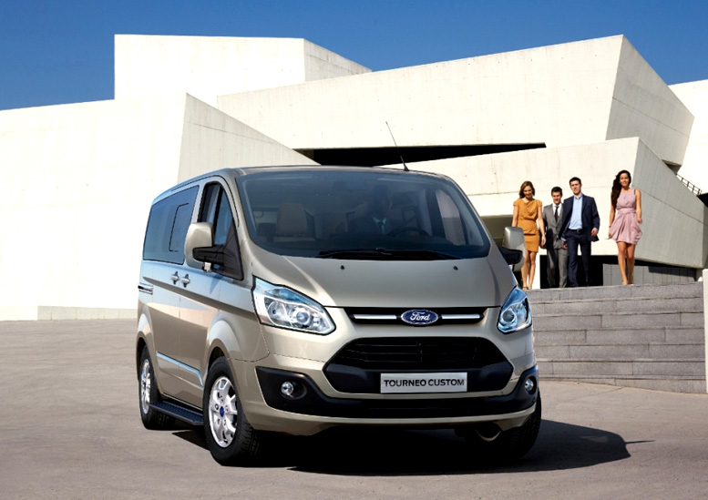 Nový Ford Tourneo Custom: vůz pro podnikání i rodinu - pro komerční přepravu osob, aktivní životní styl i osobní potřebu