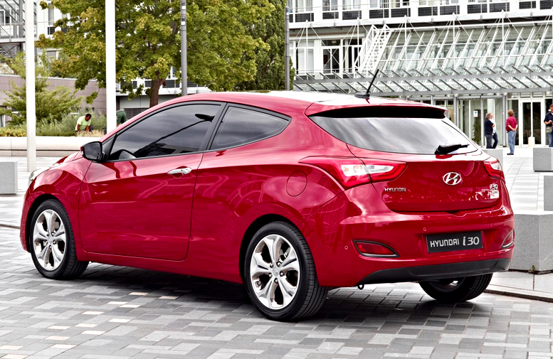 Nová generace třídveřového Hyundai i30 bude představena ve světové premiéře na Pařížském autosalonu 2012 ve čtvrtek 27. září 2012