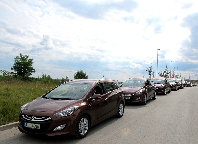 Prvních 100 vozů nové generace Hyundai i30 kombi vyjelo ke svým zákazníkům