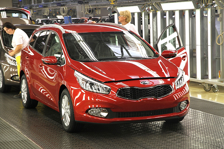 Kia včera v závodě poblíž slovenské Žiliny zahájila produkci nového modelu Kia cee´d SW.