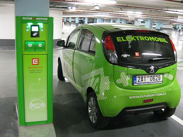 Společnost ČEZ během jednoho měsíce otevřela 10 dobíjecích stanic pro elektromobily v České republice Společnost ČEZ během jednoho měsíce otevřela 10 dobíjecích stanic pro elektromobily v České republice