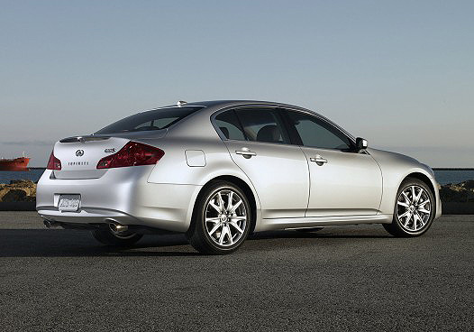Nový sportovní sedan Infiniti s pohonem všech kol v prodeji na našem trhu v ceně od 1 336 550 Kč vč. DPH