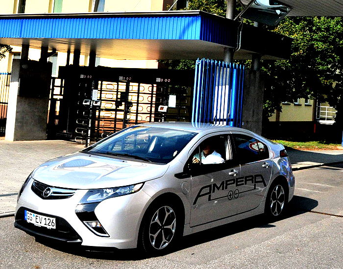 AMPERA e-MOTION 2012: Opel Ampera ujela 2736 km na jednu nádrž benzinu