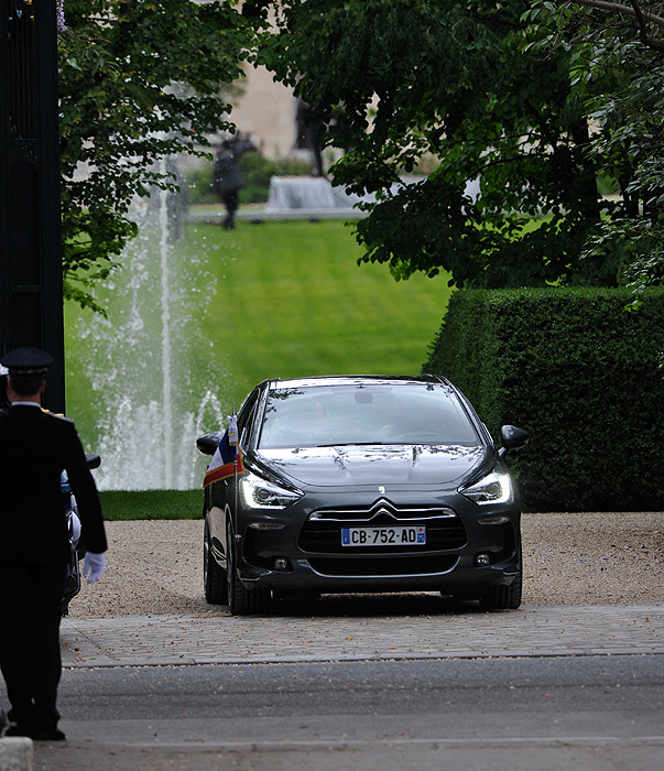 Včera jsme vás informovali, že François Hollande si vybral Citroën DS5 Hybrid4