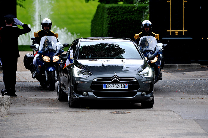 Včera jsme vás informovali, že François Hollande si vybral Citroën DS5 Hybrid4