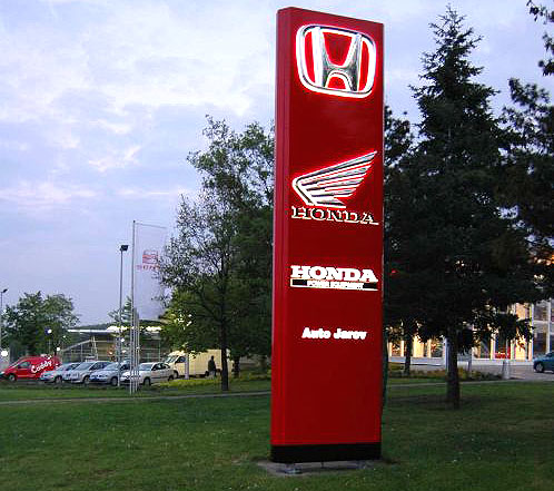 Společnost Auto Jarov s.r.o. otevřela svůj nový auto- a motosalon Honda