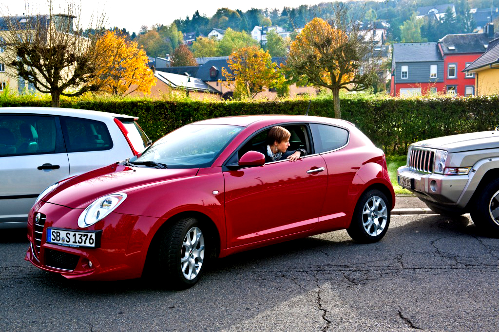 Mladí do 25 let by se měli vrátit zpátky do autoškoly Mladí do 25 let by se měli vrátit zpátky do autoškoly