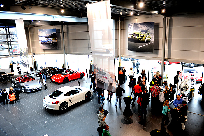 Exkluzivní akci Porsche Driving Days navštívilo ve dnech 4. až 6. dubna 2013 na čtyři sta hostů