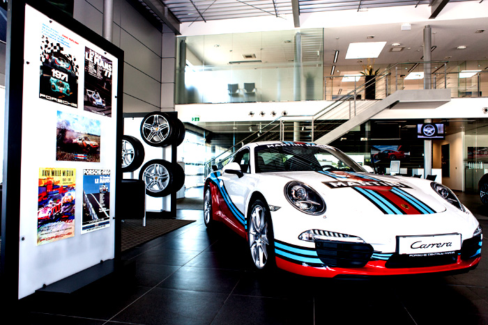 Porsche 911 Carrera v designu MARTINI RACING exkluzivně k prodeji v Porsche Centru Praha