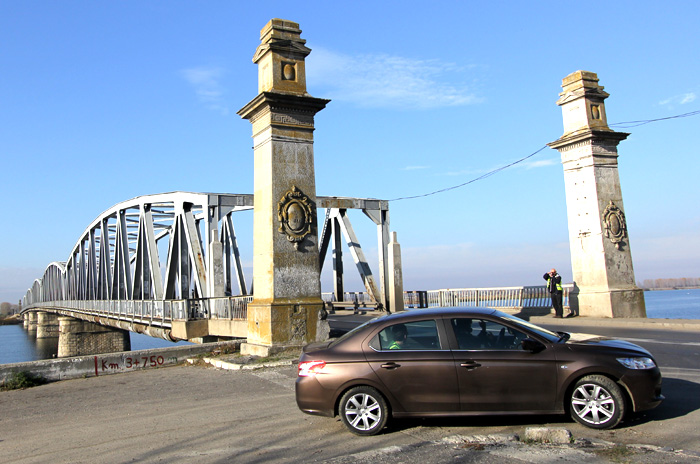 Route 301: více než 10 000 km dobrodružství s novým sedanem Peugeotem 301