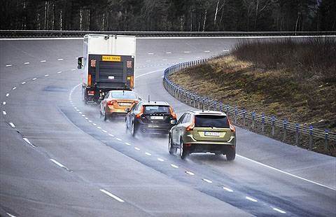 Volvo se podílelo na úspěšném testu silničních vlaků - projekt SARTRE vstupuje do závěrečné fáze