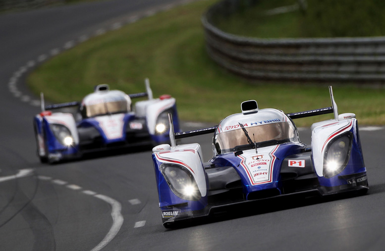 Dva vozy Toyota TS030 HYBRID úspěšně zvládly testování v rámci příprav na závod 24 hodin Le Mans