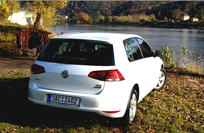 Volkswagen oslavil světovou premiéru nového Golfu 4. září 2012 v Berlíně a téhož měsíce na pařížském autosalonu