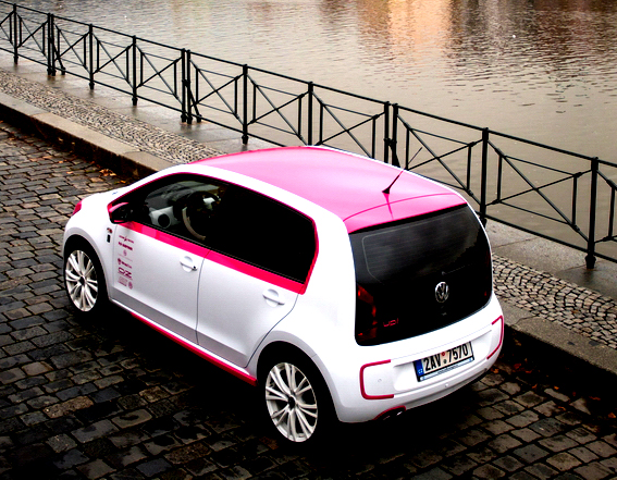 Volkswagen vyhlašuje dražbu unikátního vozu mama up! pro moderní maminky na cestách!
