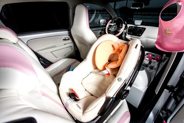 Volkswagen vyhlašuje dražbu unikátního vozu mama up! pro moderní maminky na cestách!