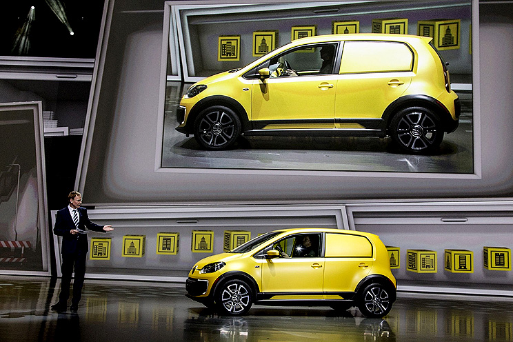 Volkswagen představil na autosalonu ve Frankfurtu v oblasti „městské komerční mobility“ elektricky poháněnou městskou dodávkovou studii „e-load up!“