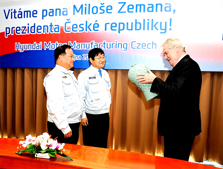 Miloš Zeman, prezident České republiky, navštívil včera 3. října závod Hyundai Motor Manufacturing Czech v Nošovicích (HMMC)