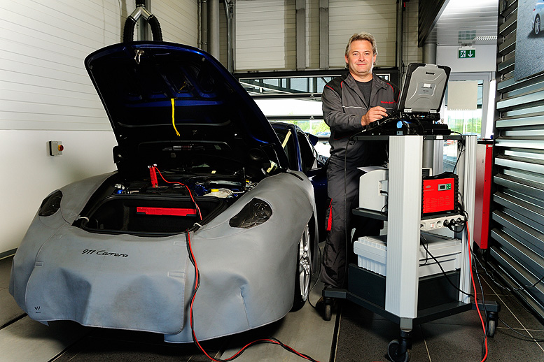 Porsche Centrum Praha má „zlatého“ mechanika