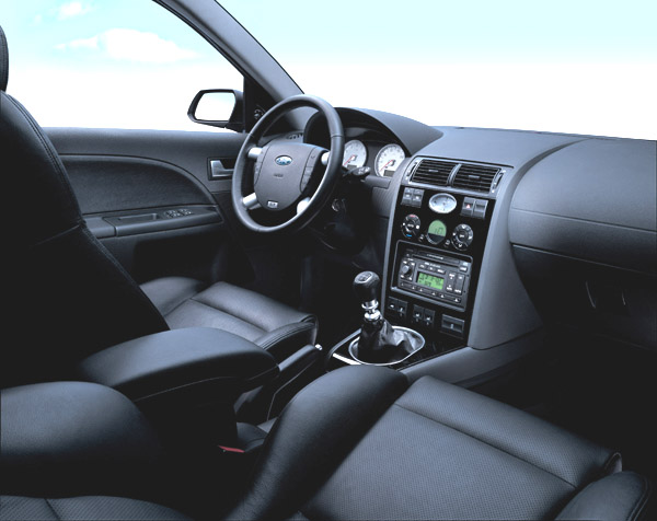 Nový Ford Mondeo ST220 s novým motorem o výkonu 166 kW v prodeji na našem trhu