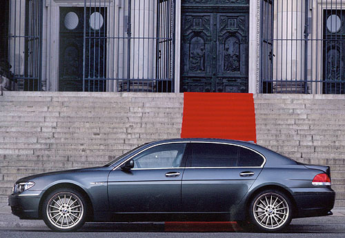 Nový špičkový model BMW 760i s dvanáctiválcovým motorem do prodeje v lednu 2003