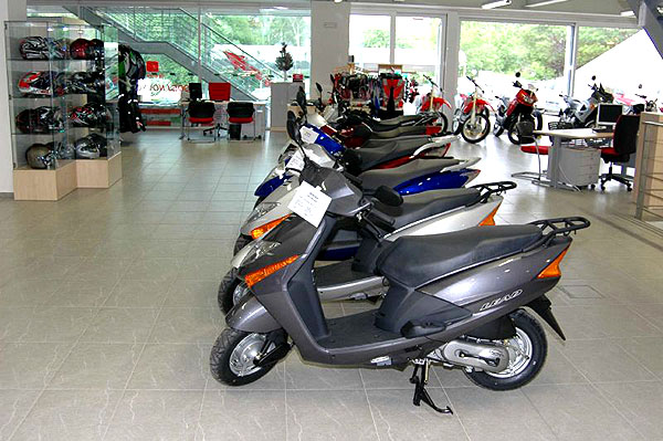 Společnost Auto Jarov s.r.o. otevřela svůj nový auto- a motosalon Honda