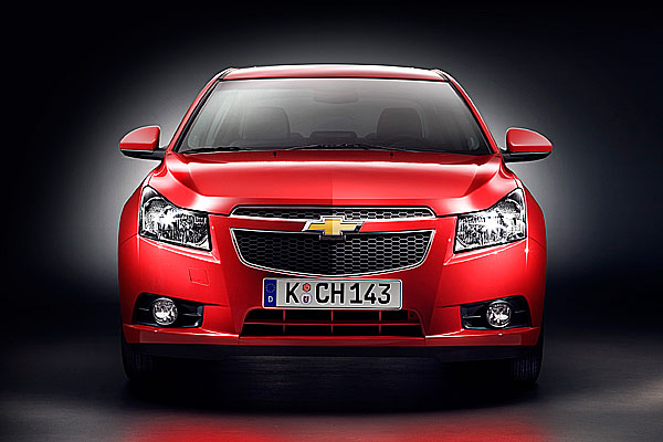 První snímky modelu Chevrolet Cruze před říjnovou premiérou na autosalonu v Paříži První snímky modelu Chevrolet Cruze před říjnovou premiérou na autosalonu v Paříži