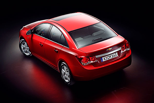 První snímky modelu Chevrolet Cruze před říjnovou premiérou na autosalonu v Paříži První snímky modelu Chevrolet Cruze před říjnovou premiérou na autosalonu v Paříži