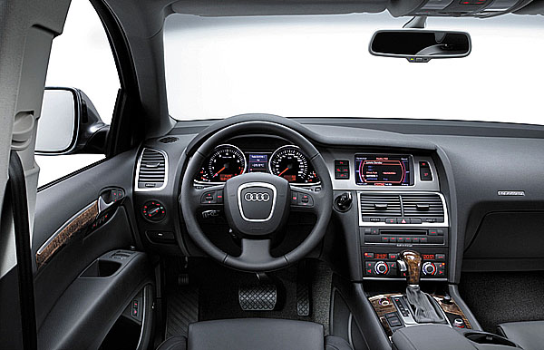 Audi Q7: nové prestižní SUV s off-road schopnostmi