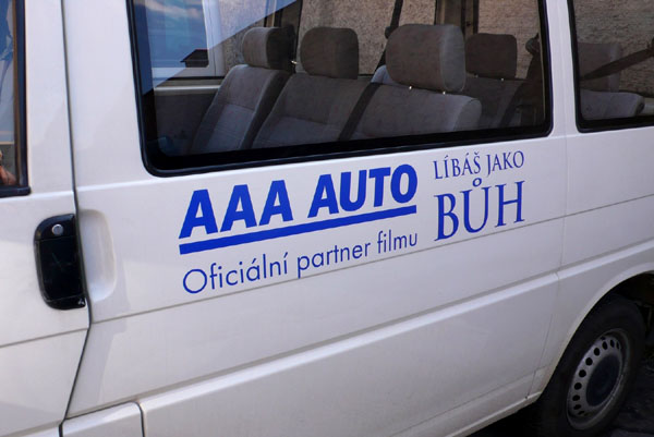 Skupina AAA AUTO se podílí na vzniku nového českého filmu „Líbáš jako Bůh“.