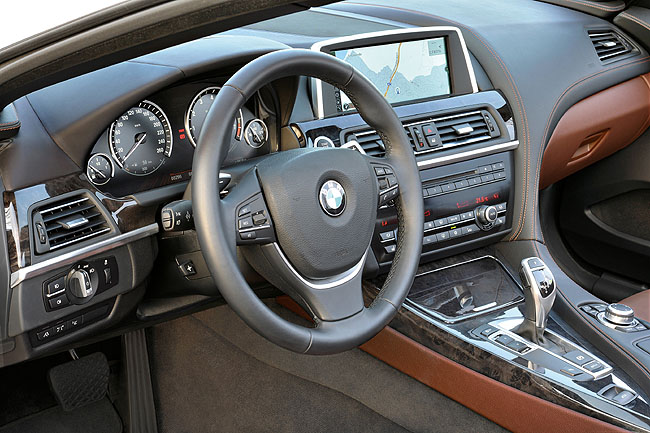 Podrobně o novém luxusním BMW řady 6 Cabrio, které je úchvatné zvenku a nádherné zevnitř