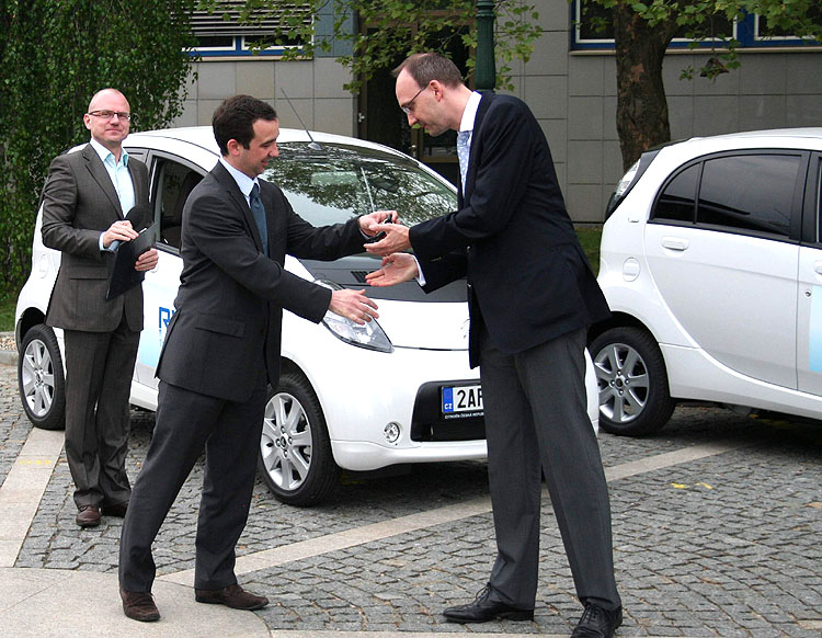 První vozy CITROËN C-ZERO v ČR předány společnosti RWE