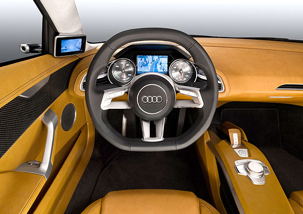 Koncept Audi e-tron na probíhajícím autosalonu v Detroitu
