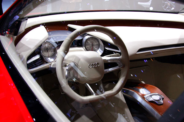 Sportovní čistě elektricky poháněný elektromobil Audi e-tron vyjede na silnice koncem roku 2012