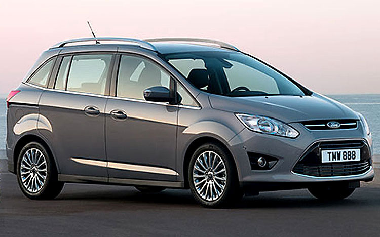 Zcela nový rodinný model Ford C-MAX překonává i ta nejoptimističtější očekávání: