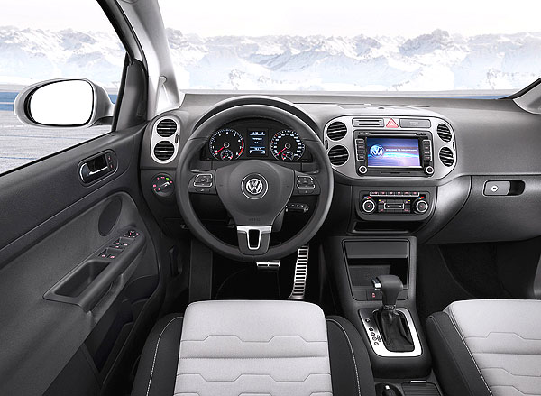 Na Ženevském autosalonu Volkswagen ve světové premiéře představil nové provedení modelu CrossGolf Na Ženevském autosalonu Volkswagen ve světové premiéře představil nové provedení modelu CrossGolf