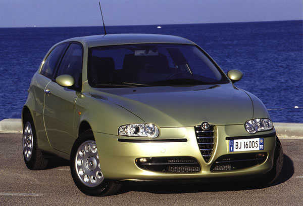 Alfa Romeo 147 = Auto roku 2001