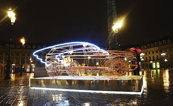 Automobilka Range Rover odhalila v úterý 28. září čtyři dočasné pouliční instalace na známých místech Paříže