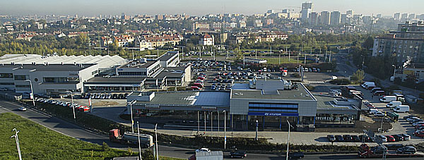 Auto Palace na Spořilově vyrostl o novou budovu, v které je autosalon pro značky Mitsubishi a Hyundai