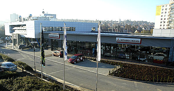 Auto Palace na Spořilově vyrostl o novou budovu, v které je autosalon pro značky Mitsubishi a Hyundai